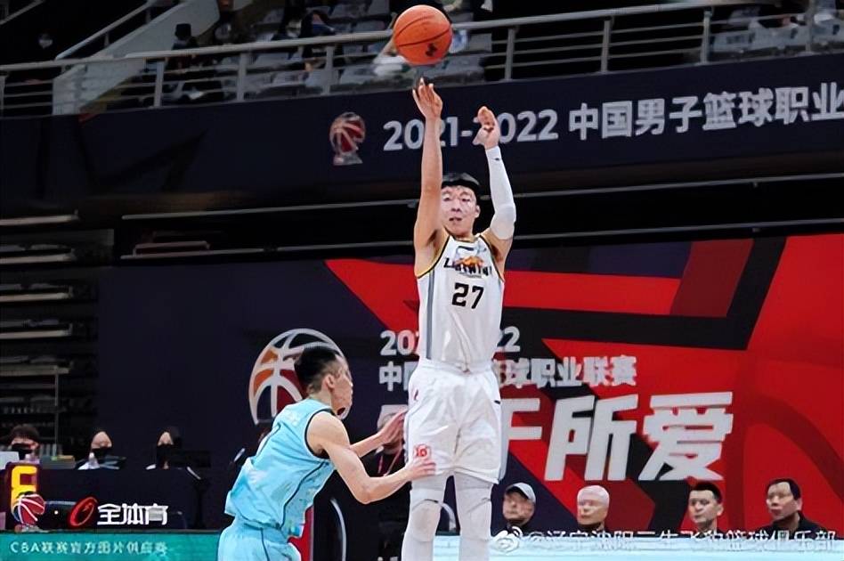 bsports体育-鲨鱼队外援助攻大升级，完美助攻队友得分