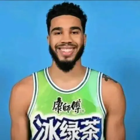 NBA球员戴绿帽子赛后出镜，引发热议